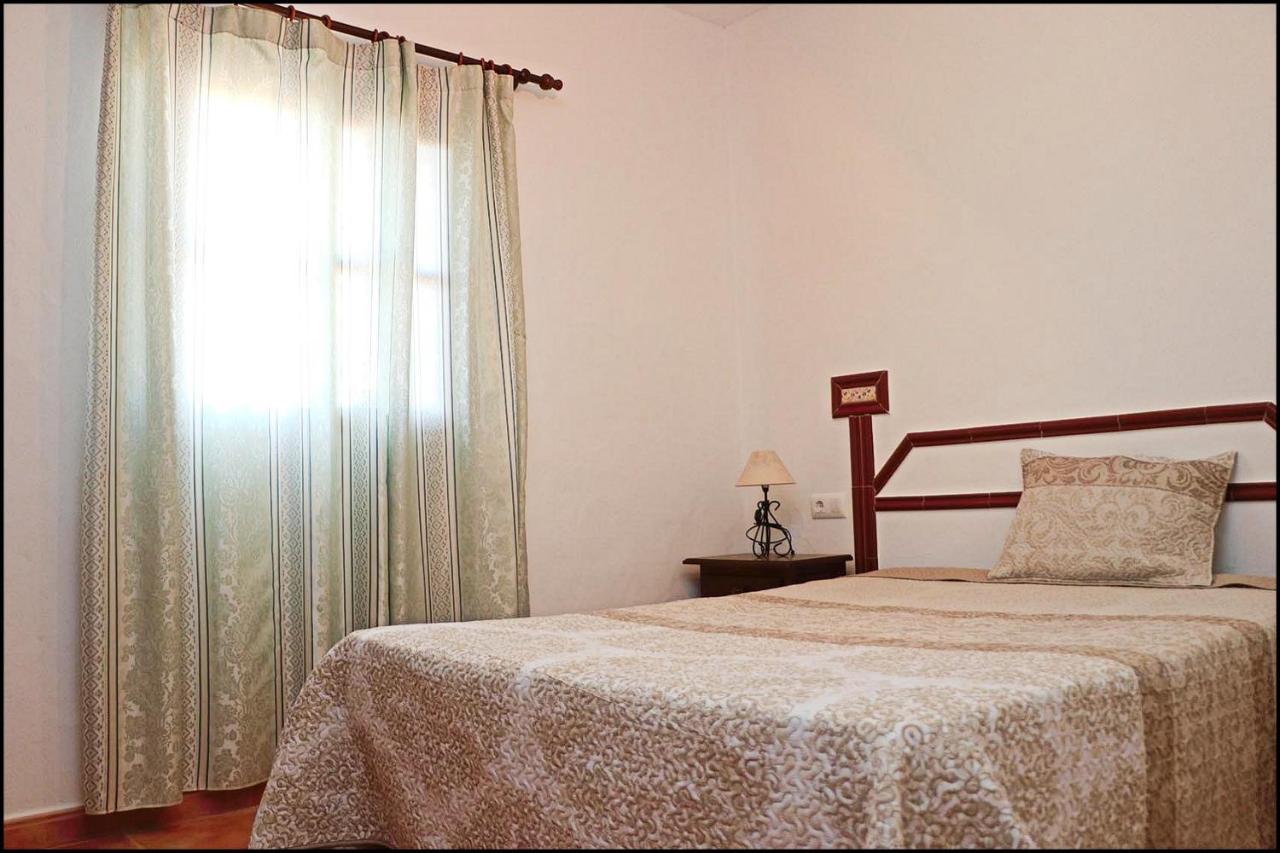 Chalet Rustico Roche โกนิล เด ลาฟรอนเตรา ภายนอก รูปภาพ